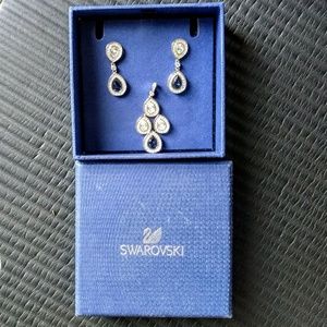 ⚡SALE!NWB Swarovski Earrings w/Pendant